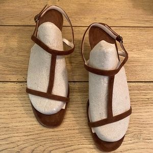MANOLO BLAHNIK Brown Suede Sandal Kitten Heel 40.5